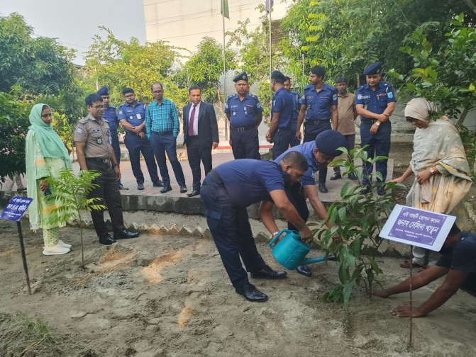 সিদ্ধিরগঞ্জ থানা পরিদর্শনে চীফ জুডিসিয়াল  ম্যাজিস্ট্রেট কে এম মহিউদ্দীন